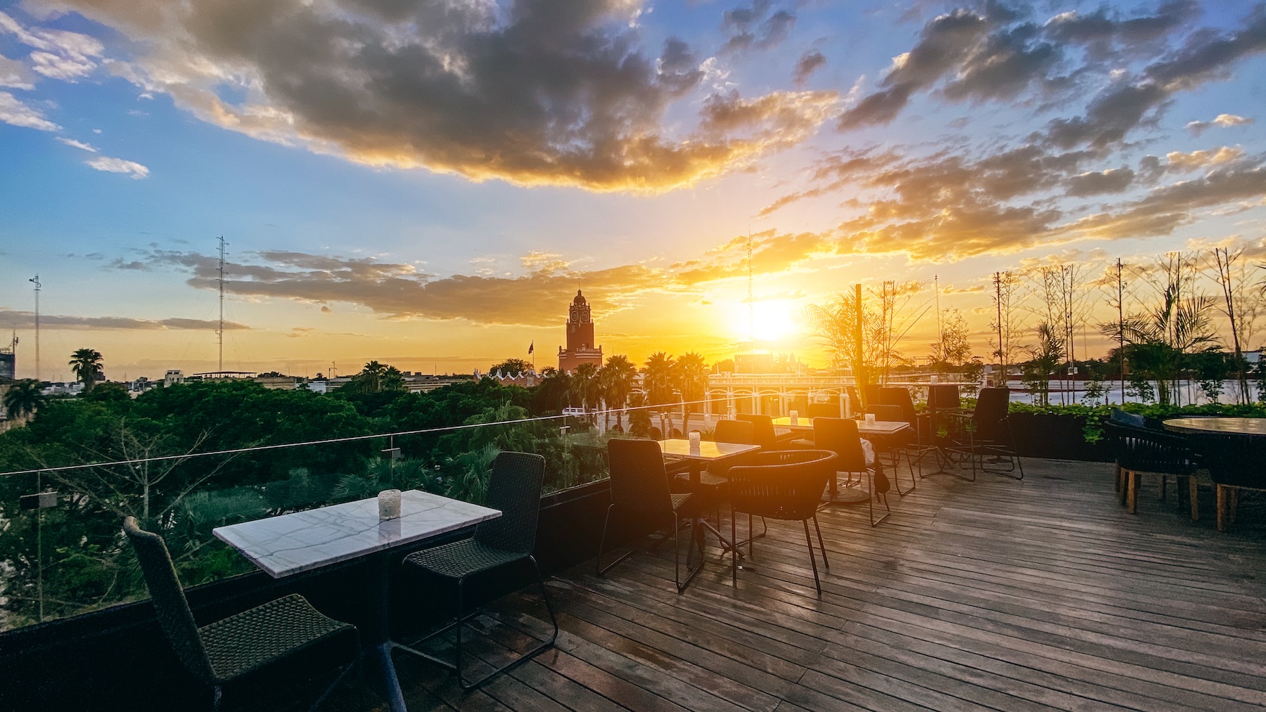 Los cinco mejores restaurantes de Mérida que destacan por su cocina excepcional y su contribución al atractivo inmobiliario de la ciudad. Descubre cómo estos establecimientos reflejan la exclusividad, el lujo y la riqueza cultural de Mérida, y cómo complementan el estilo de vida en esta vibrante ciudad. Los cinco mejores restaurantes de Mérida que destacan por su cocina excepcional y su contribución al atractivo inmobiliario de la ciudad. Descubre cómo estos establecimientos reflejan la exclusividad, el lujo y la riqueza cultural de Mérida, y cómo complementan el estilo de vida en esta vibrante ciudad.
